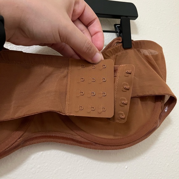 •SKIMS• Ultra Fine Mesh Strapless Bra Bronze Brown - Picture 2 of 3